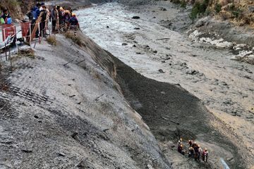 Rupture d'un glacier dans l'Himalaya : le bilan passe à 14 morts et 170 disparus