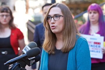 Sarah McBride, la première femme transgenre élue au Sénat américain