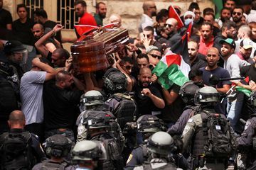 Shireen Abu Akleh, «la voix de la Palestine», un enterrement sous haute tension à Jérusalem