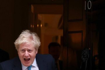 Soirées au 10 Downing Street : une nouvelle photo embarrasse Boris Johnson