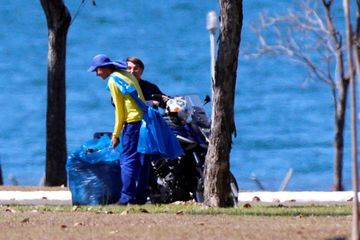 Toujours positif au coronavirus, Jair Bolsonaro se promène à moto et discute sans masque