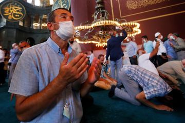 Turquie : première prière à Sainte-Sophie reconvertie en mosquée avec Erdogan
