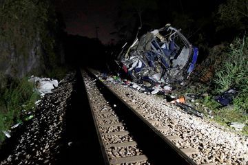 Un autocar tombe d'un viaduc au Brésil : au moins 16 morts
