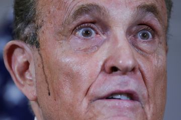 Un complot contre Trump ourdi par Soros : la conférence de presse surréaliste de Giuliani
