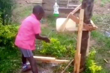 Un enfant de 9 ans crée une machine pour lutter contre le coronavirus au Kenya