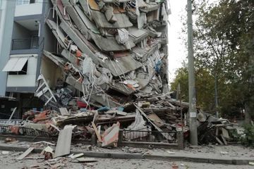 Un séisme meurtrier ravage les Balkans : les images du drame
