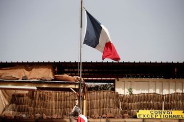 Un soldat nigérien tué et deux soldats français blessés au Mali