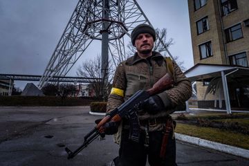 Une centrale nucléaire bombardée, l'armée russe poursuit sa progression... le point sur la guerre en Ukraine