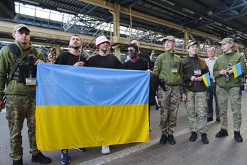 Victorieux à l'Eurovision, le Kalush Orchestra passe la frontière ukrainienne en chantant