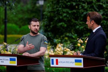 Volodymyr Zelensky dit à Emmanuel Macron qu'il doute de l'interêt de parler à Vladimir Poutine