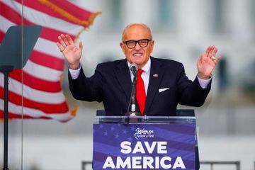 YouTube suspend Trump indéfiniment et empêche Giuliani de monétiser ses vidéos