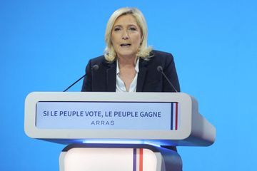 A Arras, au dernier meeting de Marine Le Pen, un cri de ralliement ; «Tout sauf Macron»