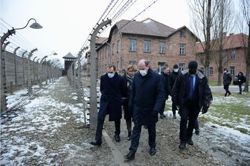 A Auschwitz-Birkenau, Jean Castex fustige ceux qui «travestissent l'histoire» de la Shoah