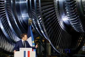 A Belfort, Macron annonce une relance du nucléaire sans oublier les énergies renouvelables