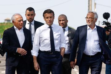 A Dijon, Emmanuel Macron se défend de mener une politique de droite