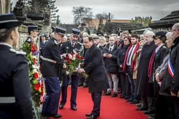 A Jarnac, Hollande rend hommage à Mitterrand et parle retraite
