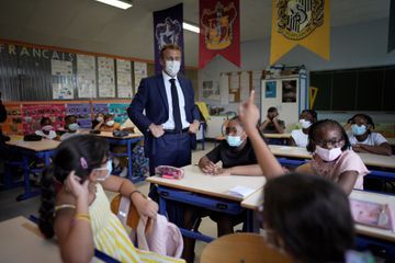 Allocation de rentrée scolaire : Macron soutient à demi-mot Blanquer