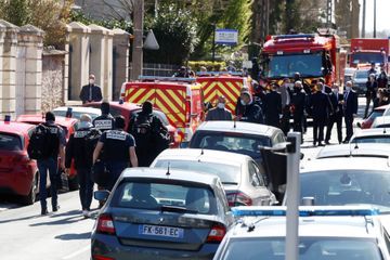 Attaque au couteau au commissariat de Rambouillet : les réactions politiques