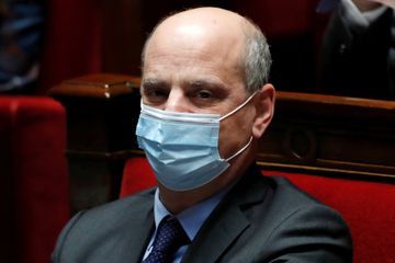 Blanquer estime que les enfants se contaminent surtout en famille et non à l'école