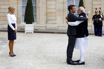 Brigitte et Emmanuel Macron reçoivent Narendra Modi à l'Elysée