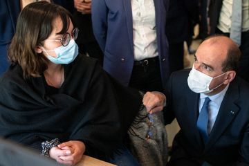 Castex à des étudiantes : 