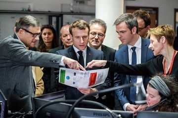 Coronavirus : Macron en visite au Samu de l'hôpital Necker