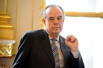 Covid-19: Frédéric Mitterrand hospitalisé d'urgence