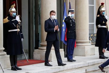 Covid-19 : mardi, Macron veut mettre fin à 
