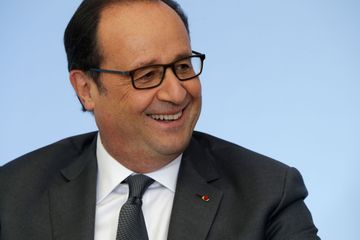 Dans un livre, François Hollande fustige Emmanuel Macron et encense Anne Hidalgo