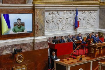 Devant l'Assemblée nationale, Volodymyr Zelensky demande aux entreprises françaises de quitter la Russie