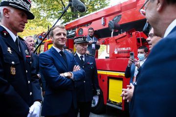 Emmanuel Macron à la rencontre des pompiers réunis en congrès à Marseille