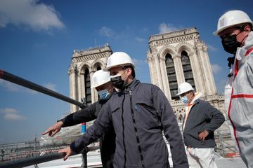 Emmanuel Macron sur le chantier de Notre-Dame de Paris