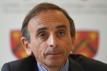 Eric Zemmour agressé en pleine rue, Emmanuel Macron lui téléphone