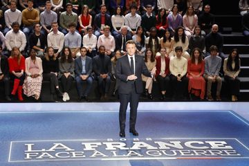 Guerre en Ukraine : «Il faut préparer la paix» explique Emmanuel Macron