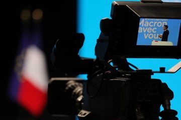 «Indigne», «ringard», «extravagant»: le programme du candidat Macron étrillé par les oppositions