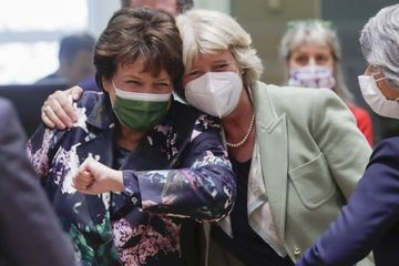 "Je vais de mieux en mieux", confie Roseyne Bachelot, remise du Covid