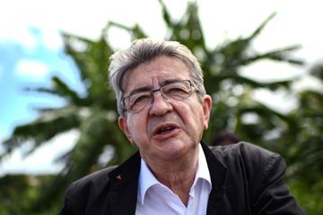 Jean-Luc Mélenchon et sa « créolisation » font salle comble à La Réunion