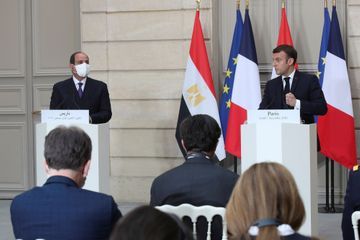 - L'étonnant échange Macron-Sissi autour des 