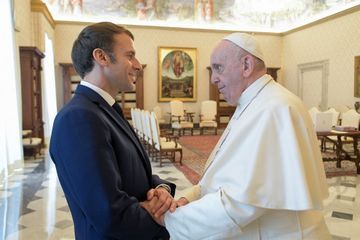 La rencontre d'Emmanuel Macron et du pape François en images