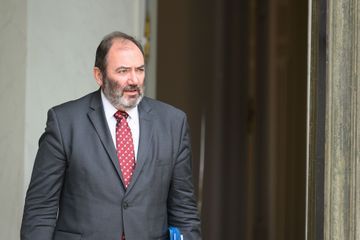 Le ministre de la santé, François Braun, admet que des services sont fermés