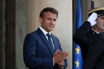 Législatives: bousculé sur sa gauche, Macron investit le terrain sécuritaire