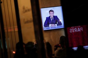 Les partis d'opposition fustigent 