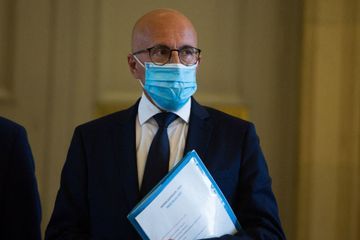 Les SMS de Macron et Bertrand a�... Ciotti