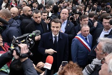 Macron attaque Le Pen et le «Front national», «d'extrême droite» et trop «banalisé»