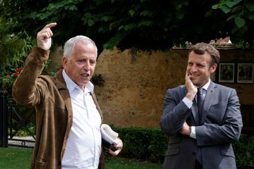 Macron et Luchini défendent Jean de La Fontaine à Château-Thierry