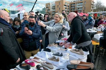 Marine Le Pen pose en championne de la ruralité