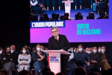 Mélenchon propose à Roussel un référendum sur le nucléaire