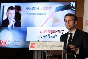 «Personnalité de l'année 2022», Emmanuel Macron honoré par le secteur du vin