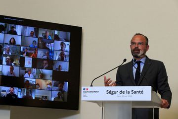 Philippe ouvre le "Ségur de la santé" et promet une hausse des salaires "significative"