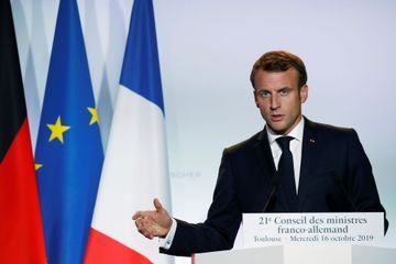 Port du voile : Emmanuel Macron appelle à 